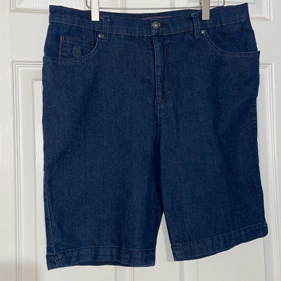 Gloria Vanderbilt Highrise Jean Shorts 16P - Picture 8 of 9